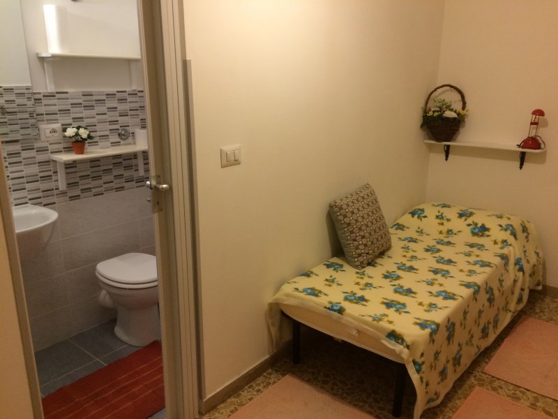 Camera con bagno privato zona Is Mirrionis a Cagliari in Affitto