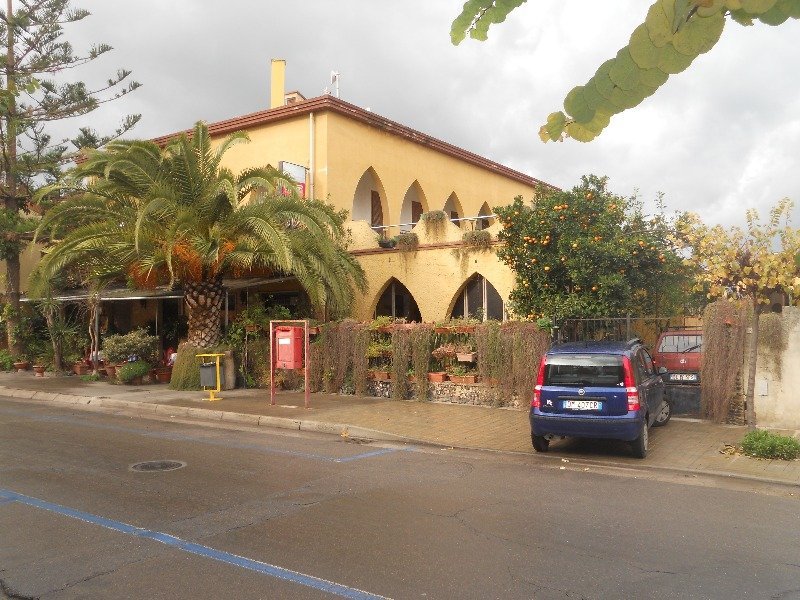 Cedesi hotel bar ristorante a Pula a Cagliari in Vendita