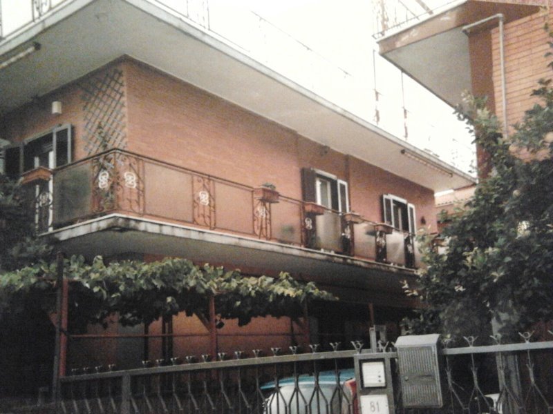 Ciampino appartamenti divisi a Roma in Vendita