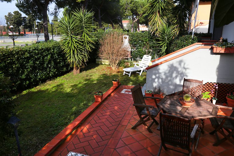Collesalvetti villetta con giardino a Livorno in Vendita