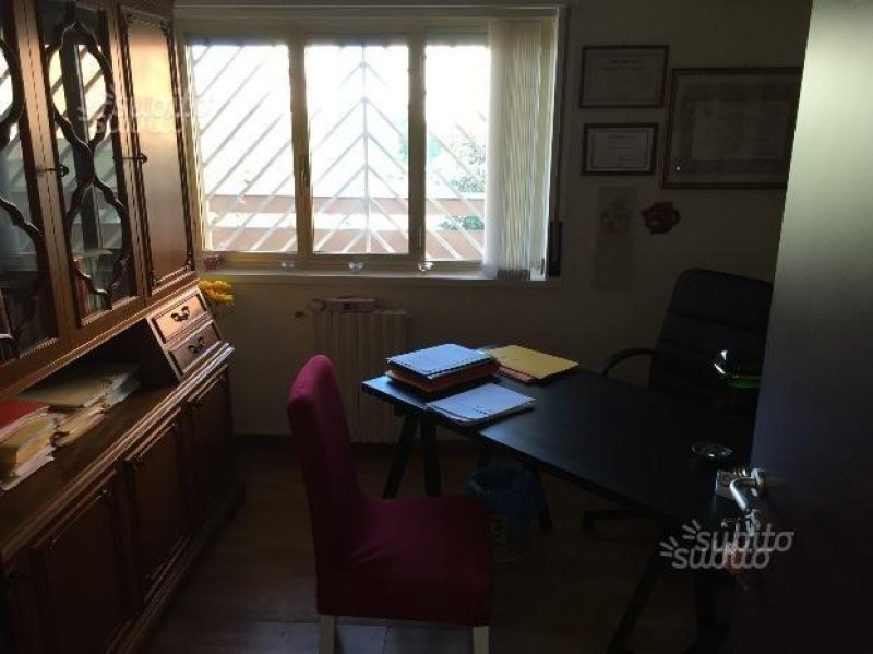 Stanza in studio professionale Poggiofranco a Bari in Affitto