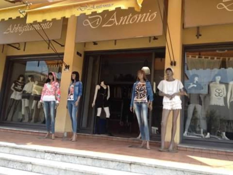 Giugliano in Campania attivit di abbigliamento a Napoli in Affitto