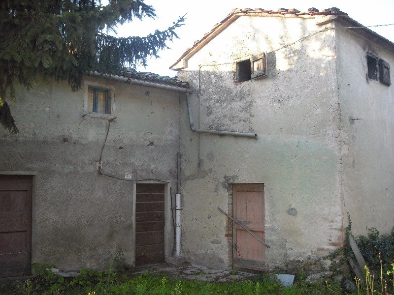 Falcigiano casale da ristrutturare a Arezzo in Vendita