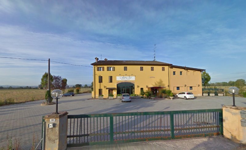 Modena rustico villa con ristorante a Modena in Vendita