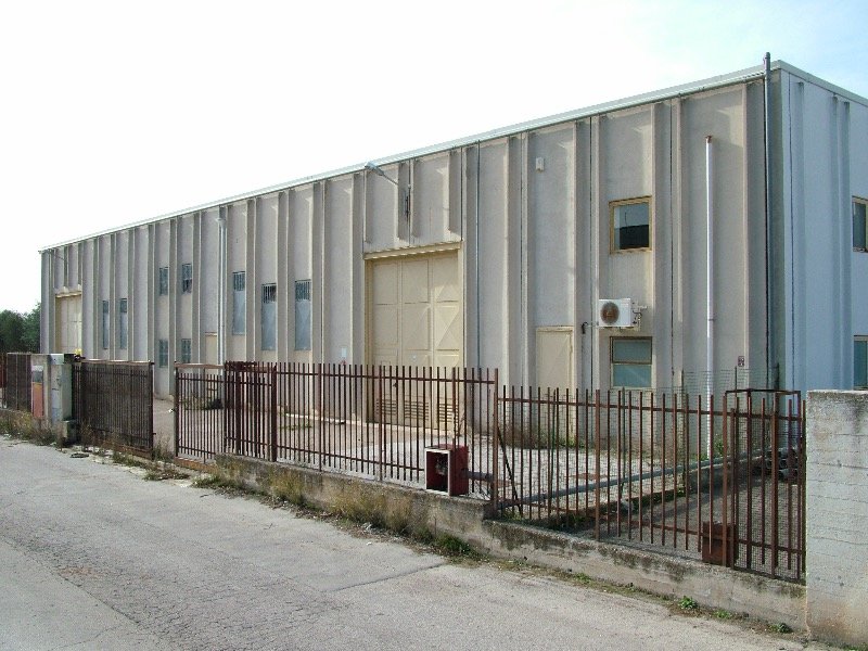 Bari capannone vicinanze stadio San Nicola a Bari in Vendita
