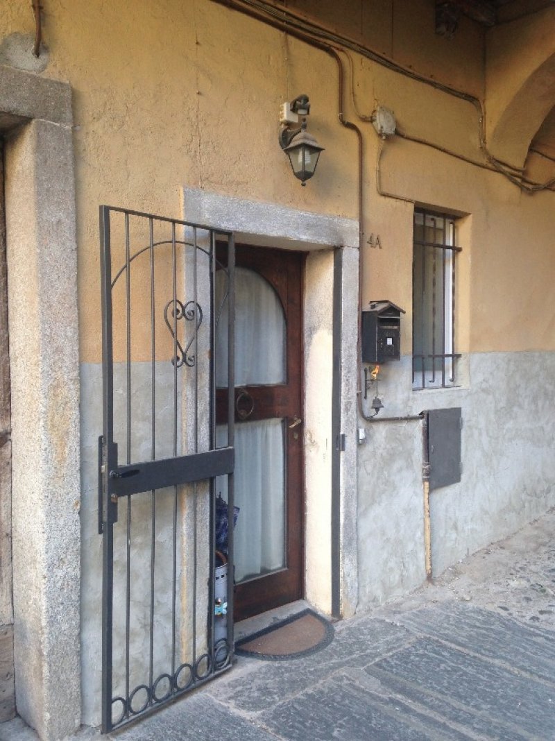 Caravate porzione di casa a Varese in Vendita
