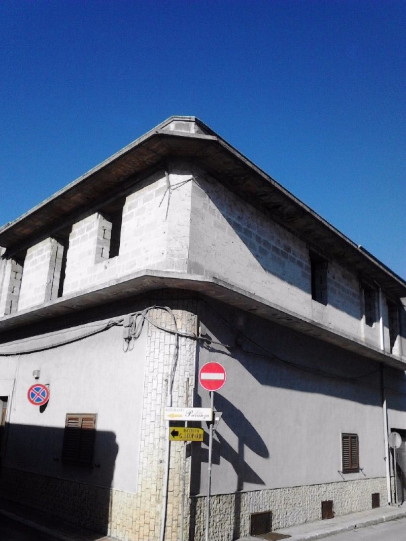 Sava appartamento allo stato rustico a Taranto in Vendita