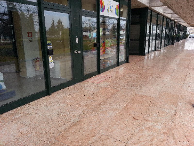 Bussolengo locale uso negozio uffici a Verona in Vendita