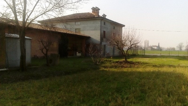 Frazione Chero rustico casale a Piacenza in Vendita