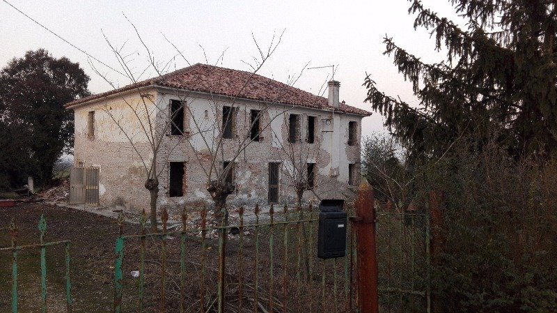 Crespino casa singola a Rovigo in Vendita