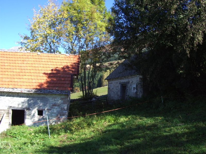 Tambre d'Alpago rustico con terreno a Belluno in Vendita