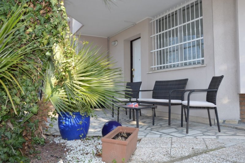 Igea Marina appartamento con giardinetto a Rimini in Affitto