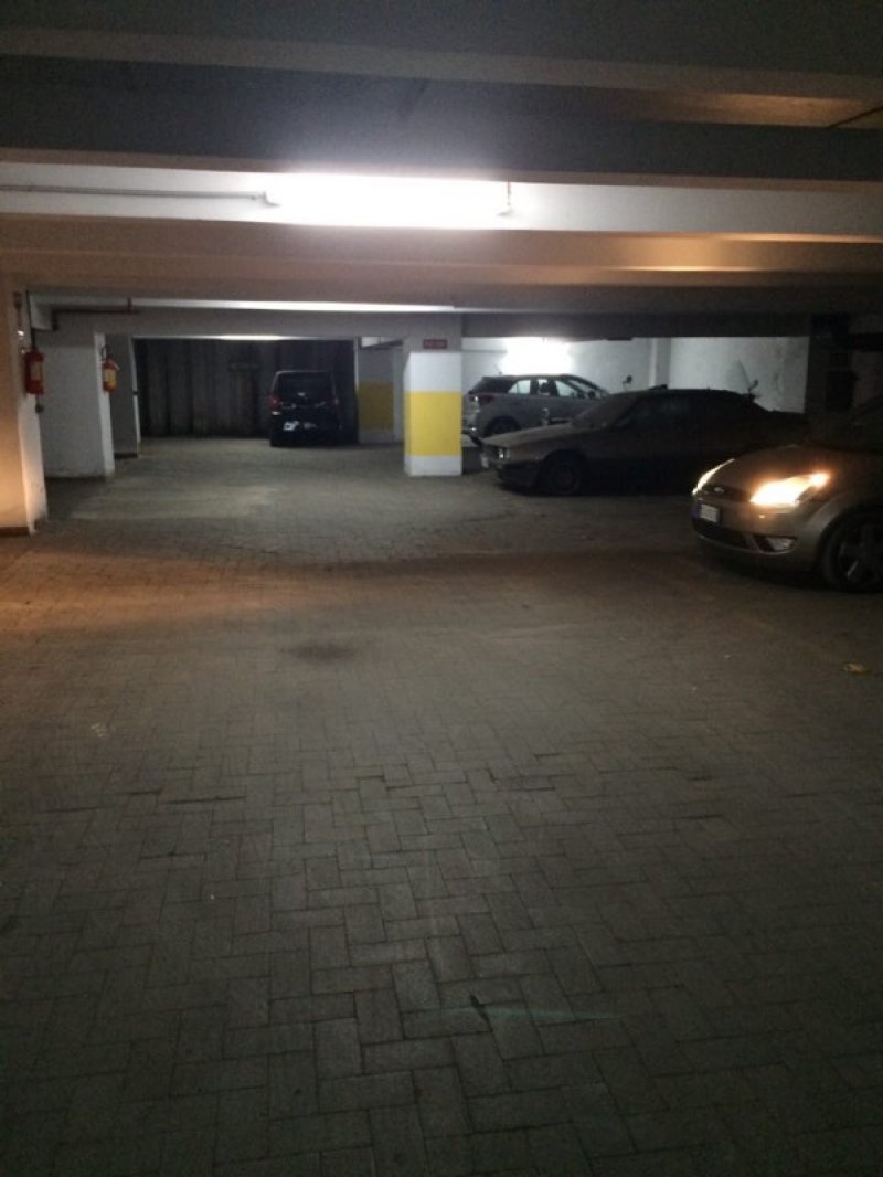 Messina posto auto riservato in garage privato a Messina in Affitto