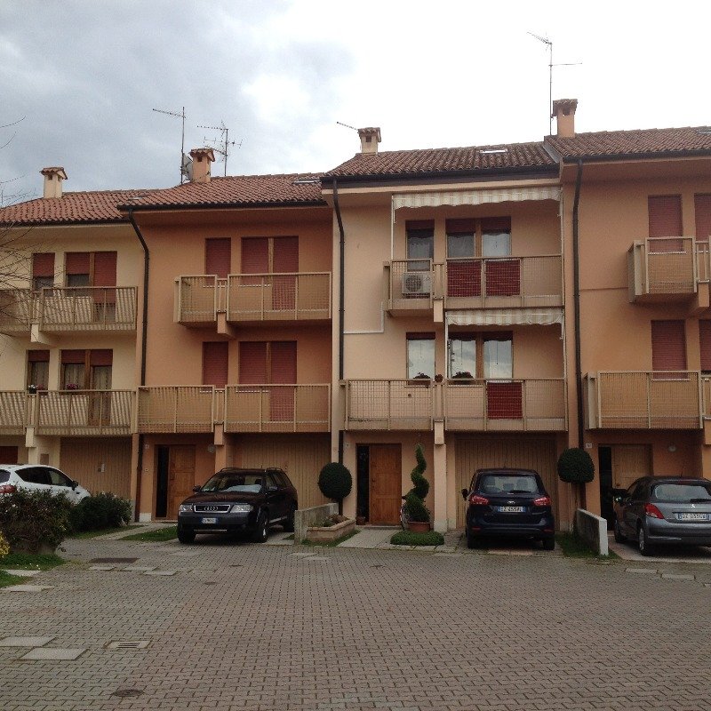 Zona Arginone villetta a schiera a Ferrara in Affitto