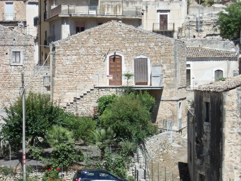 Modica edificio realizzato in pietra a Ragusa in Vendita