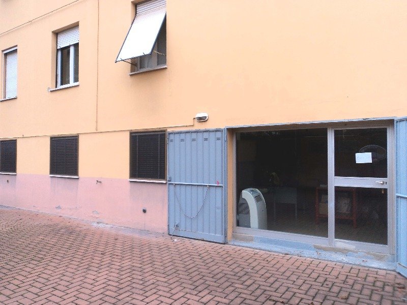 Zona Sidoli garage convertito in laboratorio a Parma in Vendita