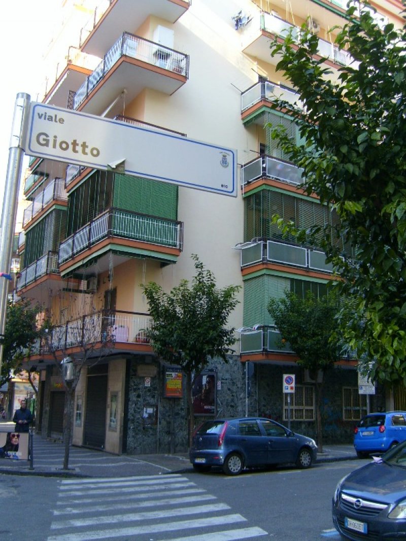 Portici appartamento zona centrale a Napoli in Vendita