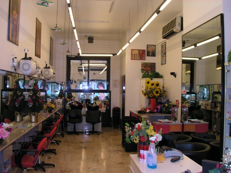 Melchiorre Gioia attivit coiffeur pour dames a Milano in Vendita