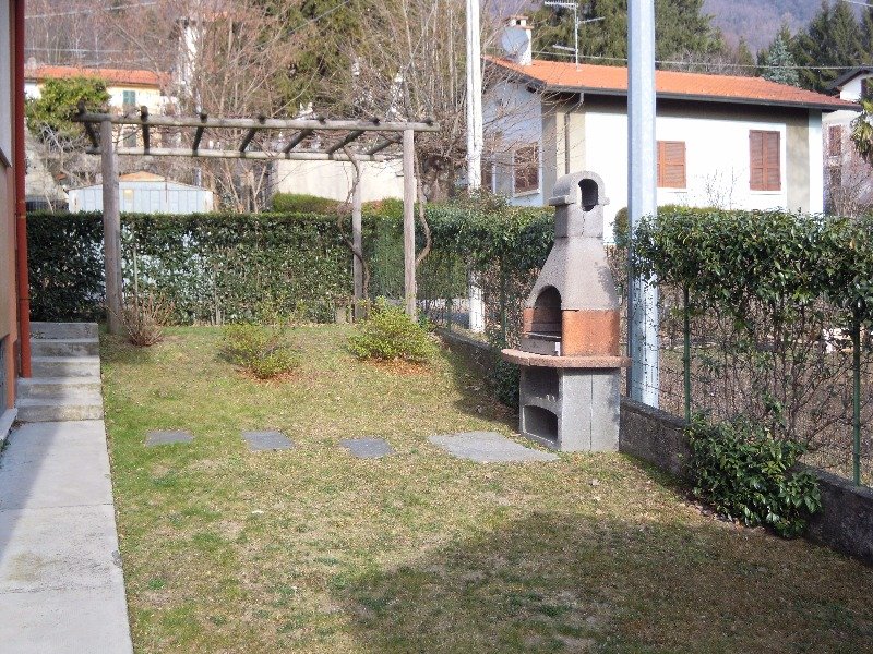 Casalzuigno casa in collina a Varese in Vendita