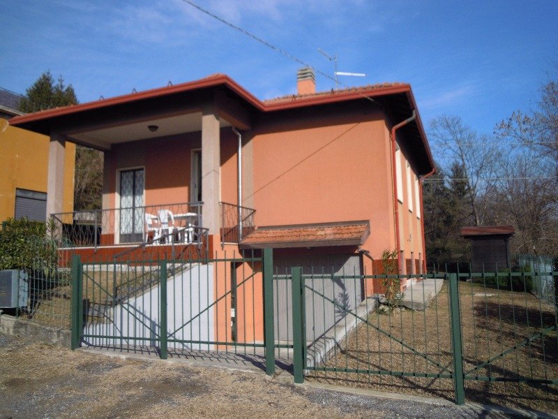 Casalzuigno casa in collina a Varese in Vendita