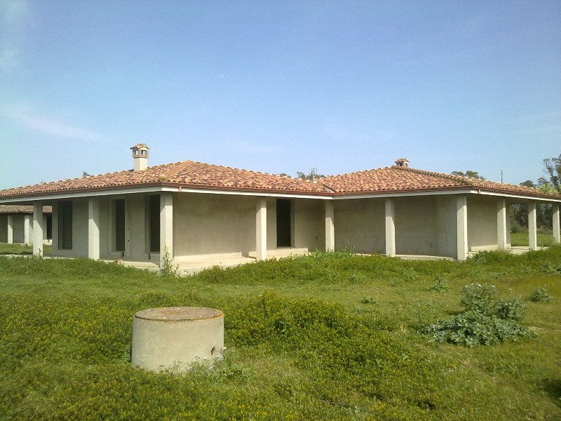 Assemini villa con vasto giardino a Cagliari in Vendita