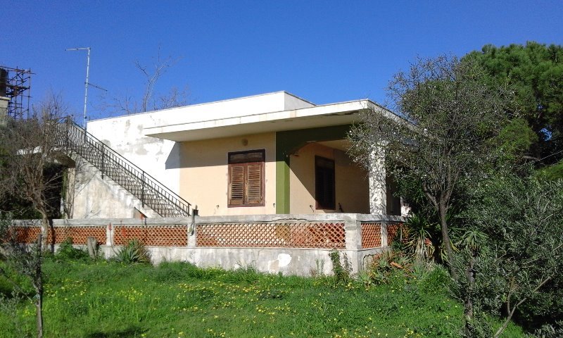 Villa zona Faro Santa Croce a Siracusa in Vendita