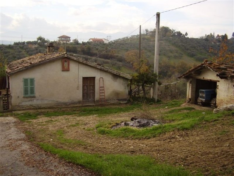 Collecorvino casa rurale a Pescara in Vendita