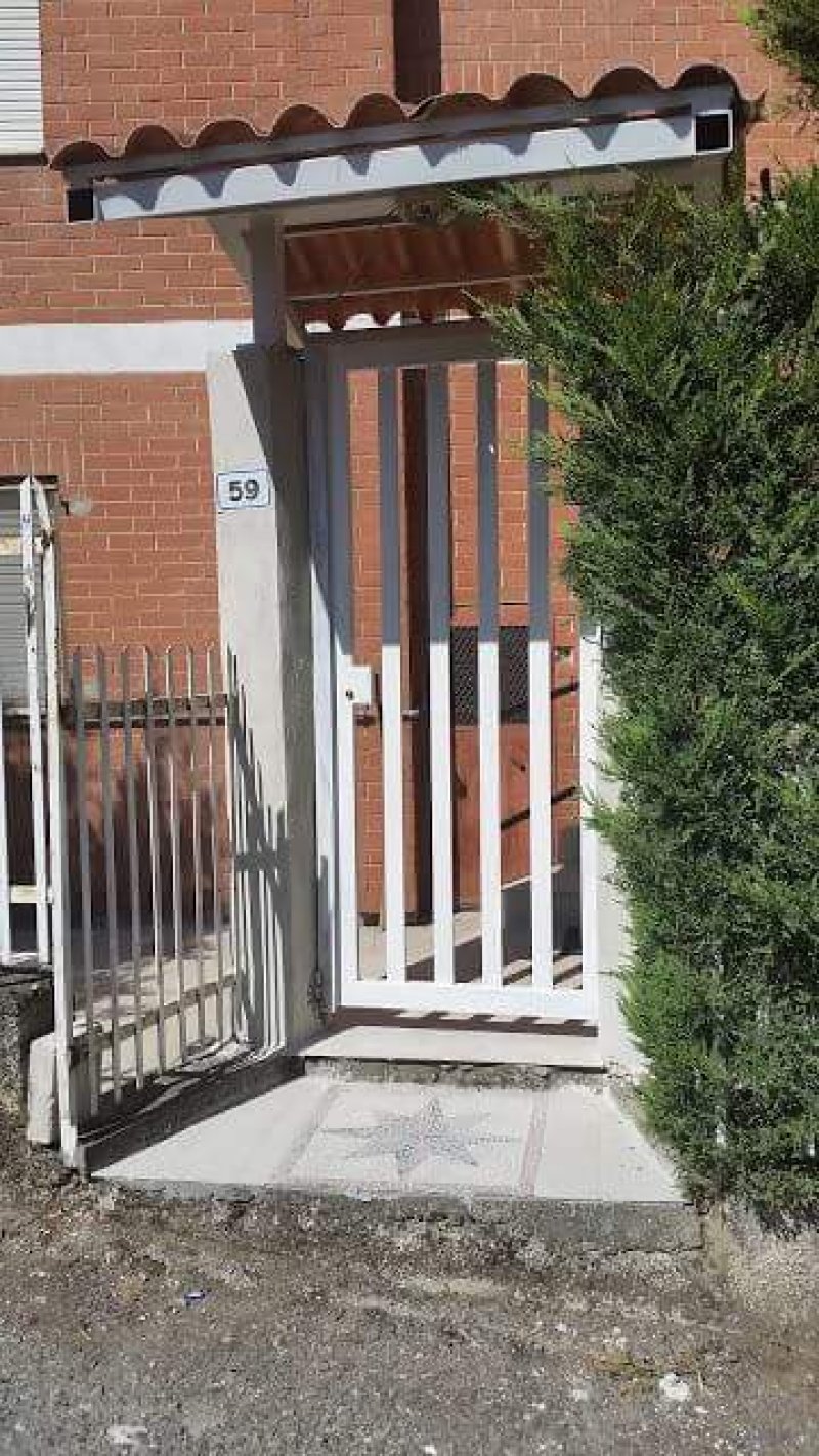 Rende villa con appartamenti zona Saporito a Cosenza in Vendita