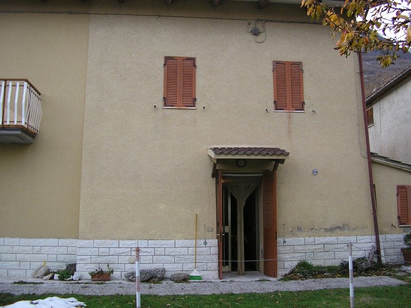 Piobbico di Sarnano abitazione a Macerata in Vendita