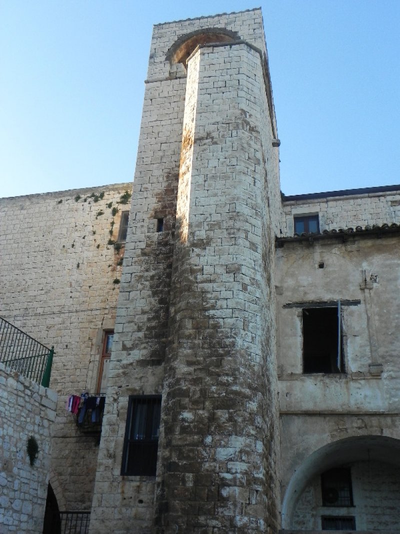 Casa all'interno del castello Aragonese a Bari in Vendita