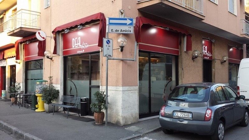 Storico bar tavola calda in Bresso a Milano in Vendita