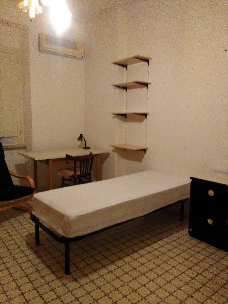 Camera in appartamento condiviso San Benedetto a Cagliari in Affitto