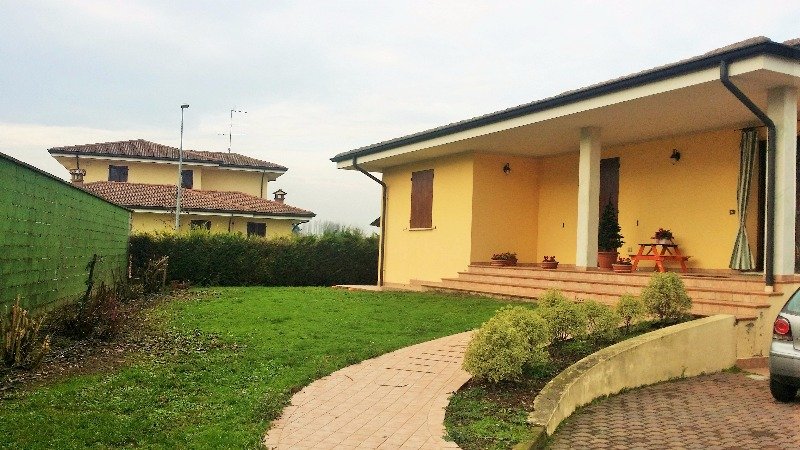 Villa Saviola di Motteggiana a Mantova in Vendita