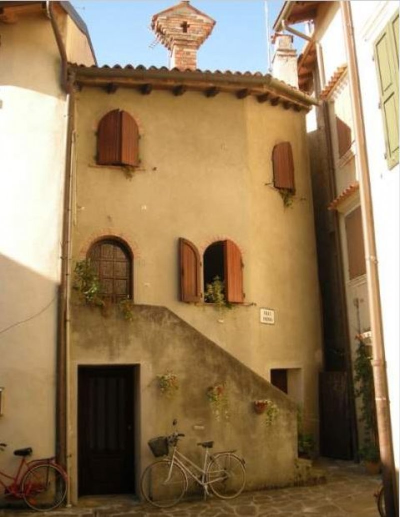 Casetta a Grado nel cuore del centro storico a Gorizia in Vendita