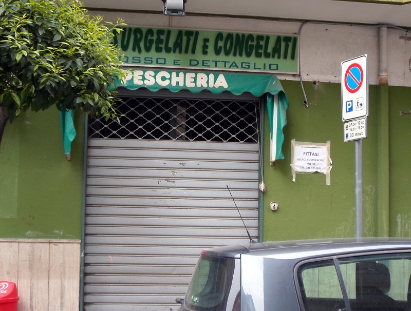 A Battipaglia locale commerciale a Salerno in Affitto