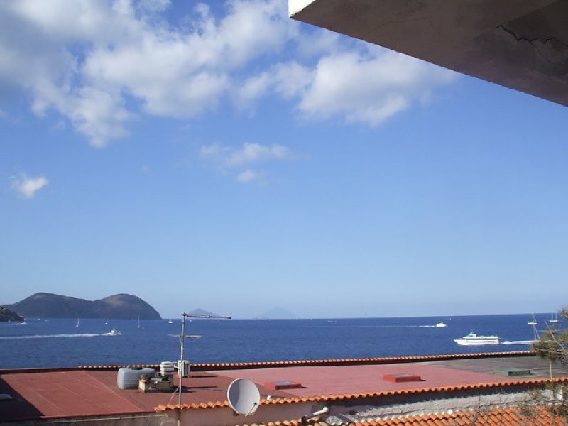 Isola di Vulcano bivani arredato panoramico a Messina in Vendita