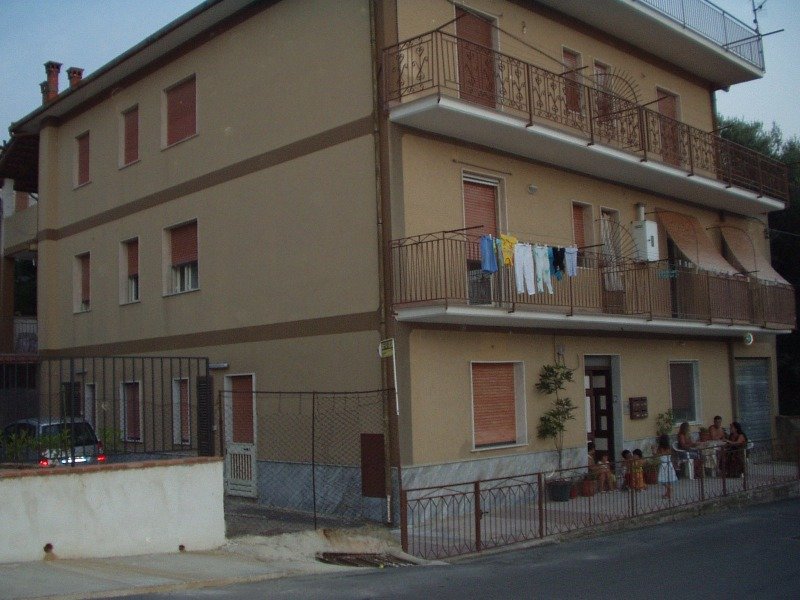 Ascea appartamento posto al primo piano a Salerno in Affitto