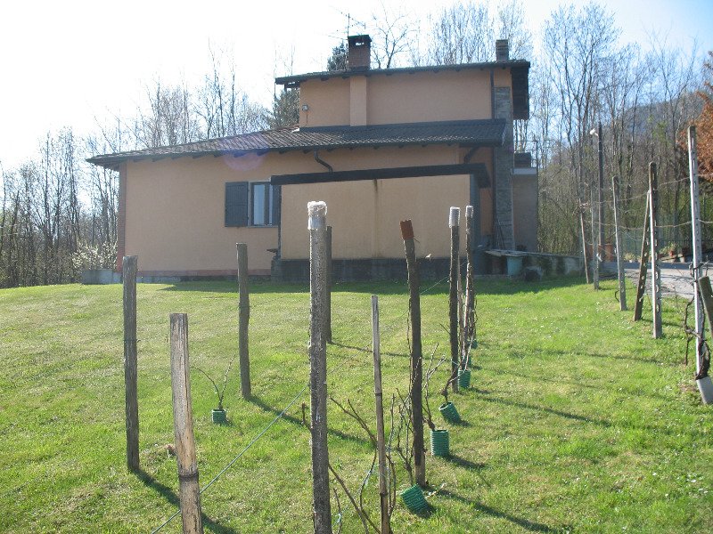 Brissago Valtravaglia casa a Varese in Vendita