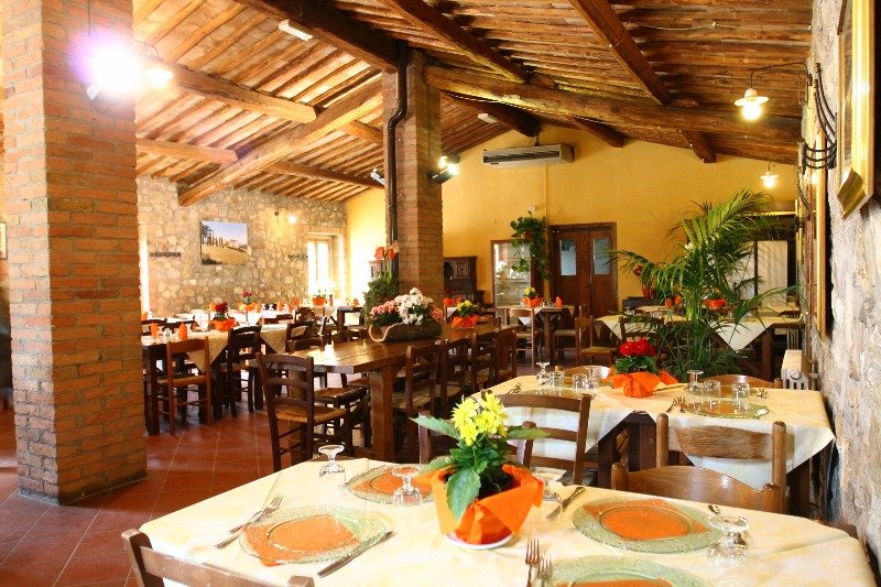 Localit Imposto albergo ristorante a Siena in Affitto