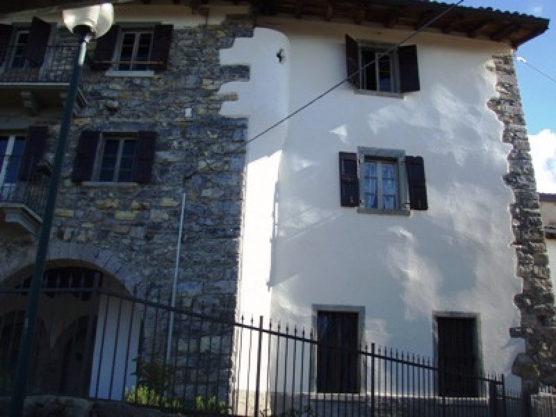 Costa Serina antica casa a Bergamo in Vendita