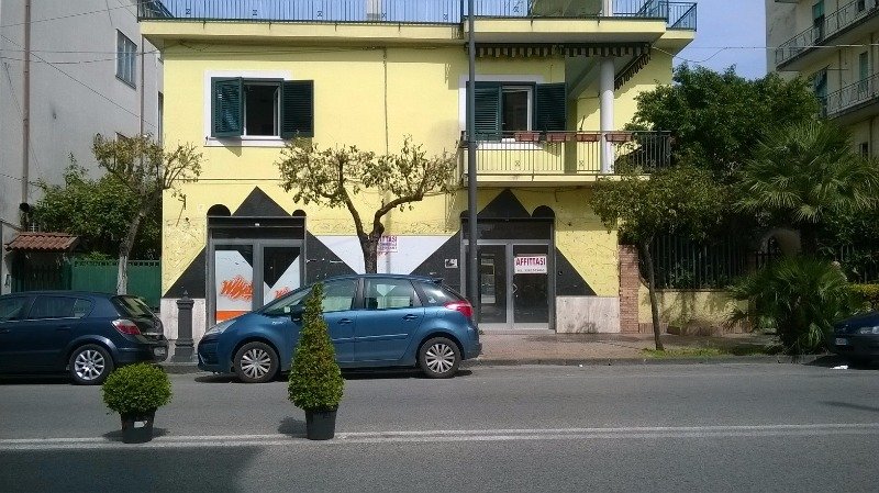 Montecorvino Pugliano locale commerciale a Salerno in Affitto