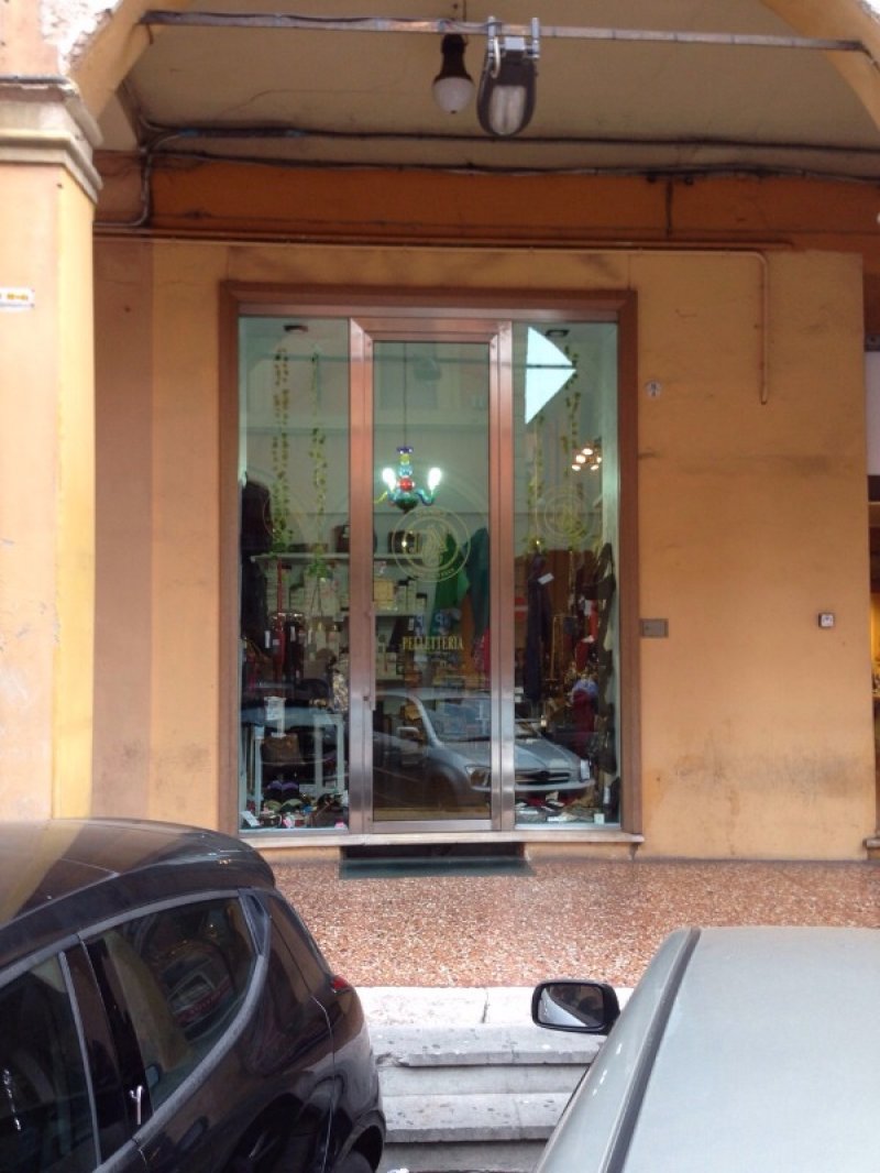 Bologna negozio di pregio centro storico a Bologna in Affitto