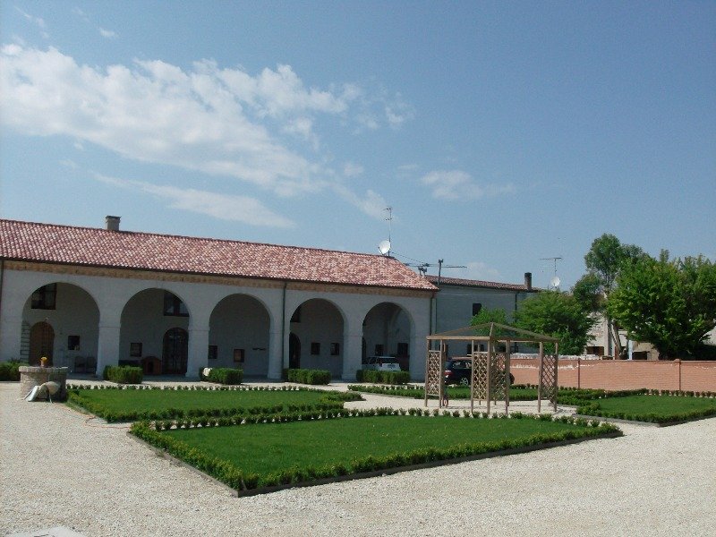Brugine immobile storico con area di pertinenza a Padova in Vendita