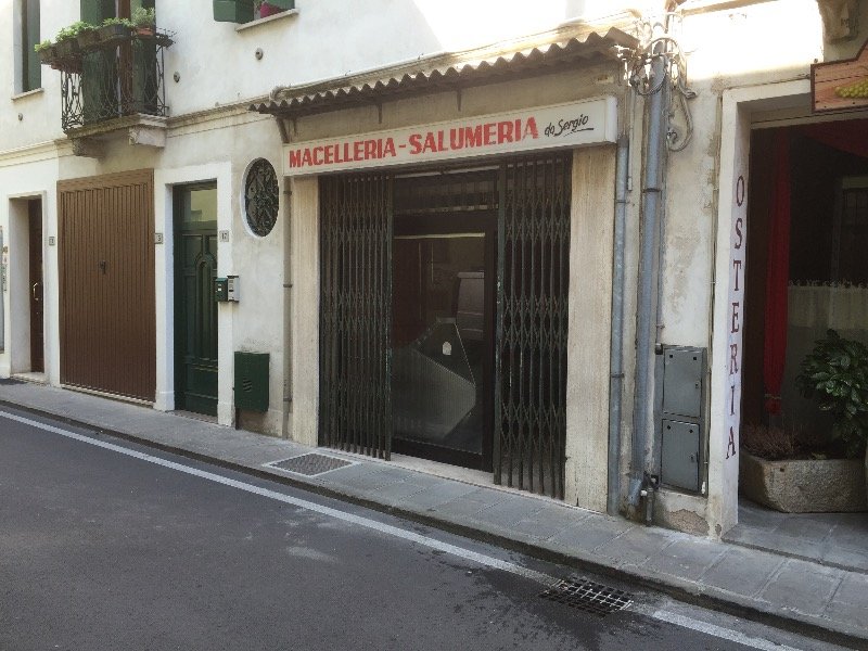 Badia Polesine ex macelleria in centro storico a Rovigo in Vendita