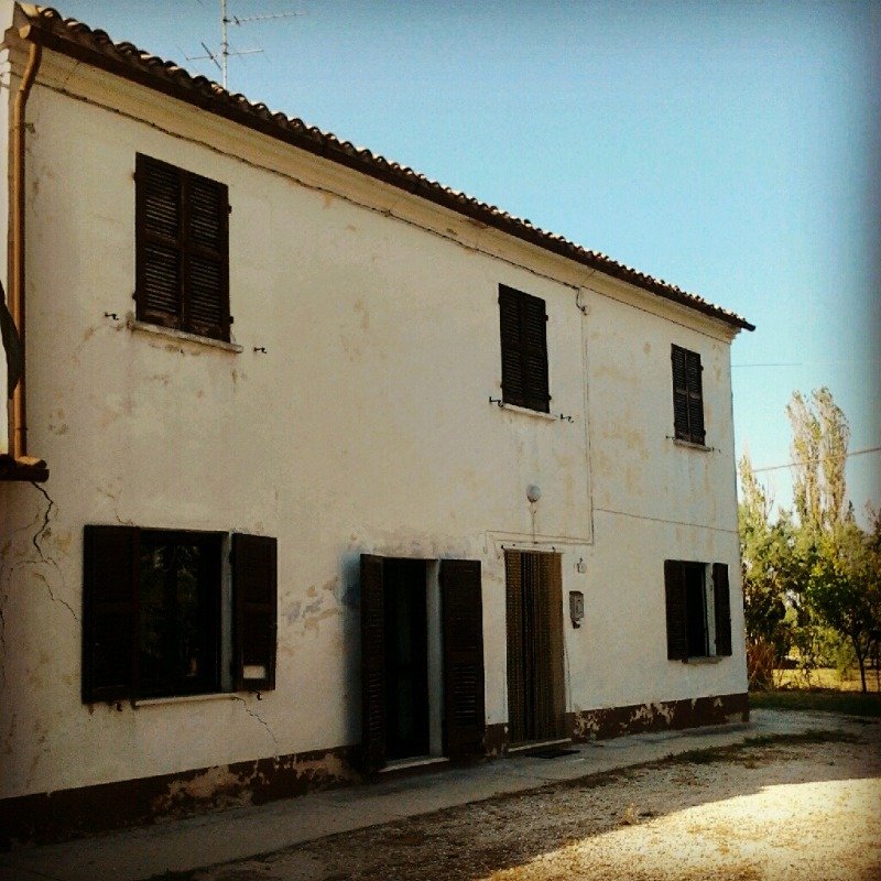 Casa colonica con terreno a Piagge a Pesaro e Urbino in Vendita