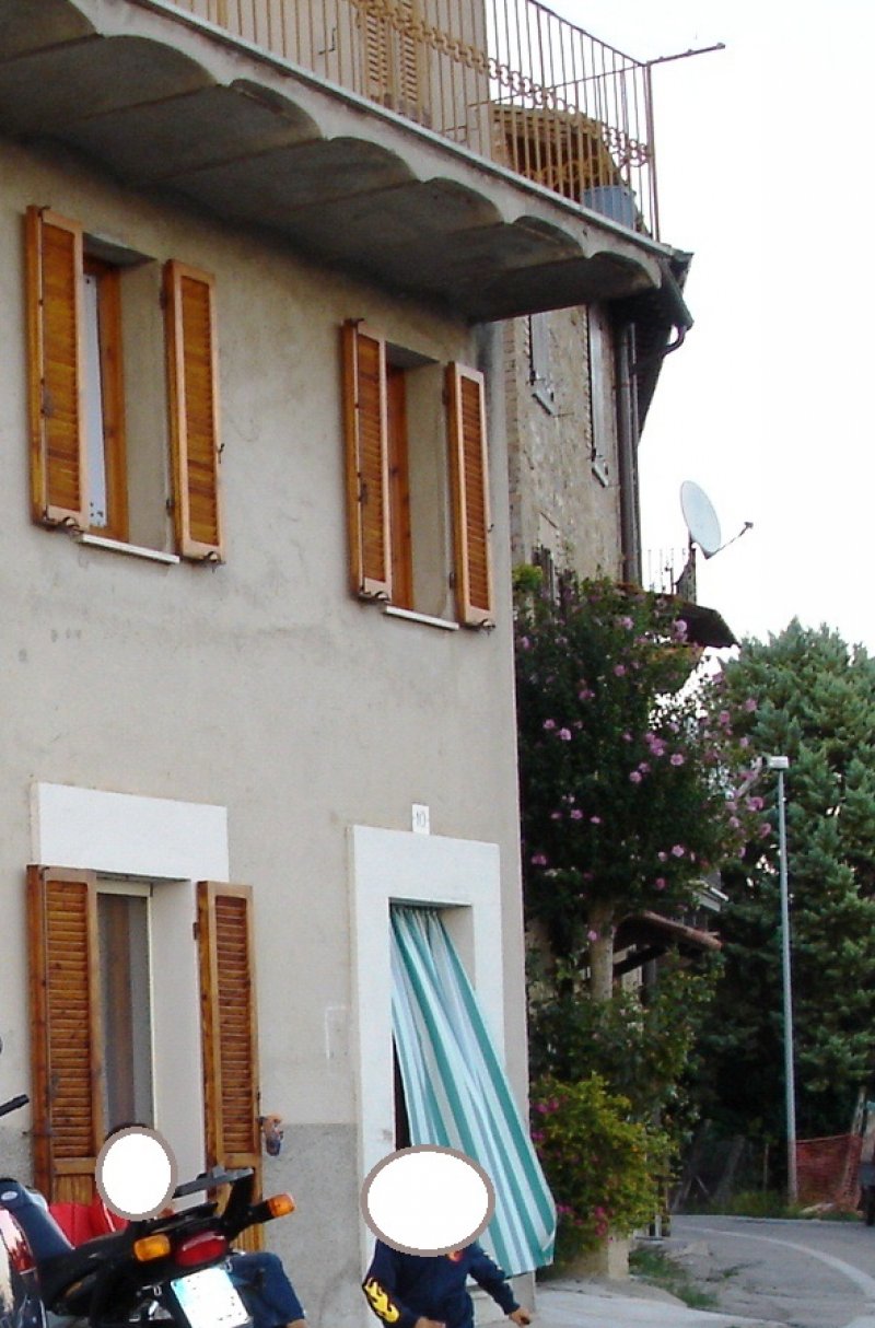Appartamento in casa di paese su due piani a Perugia in Vendita