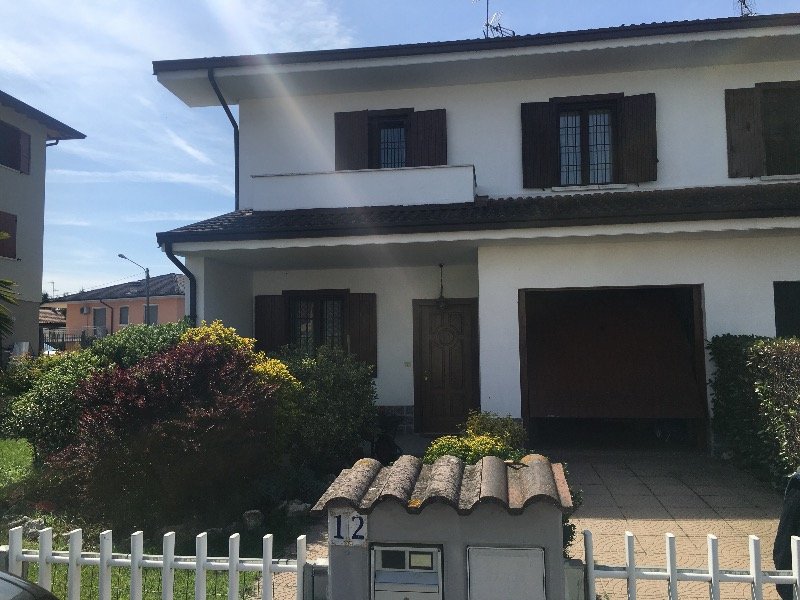 Bascap villa bifamiliare a Pavia in Vendita