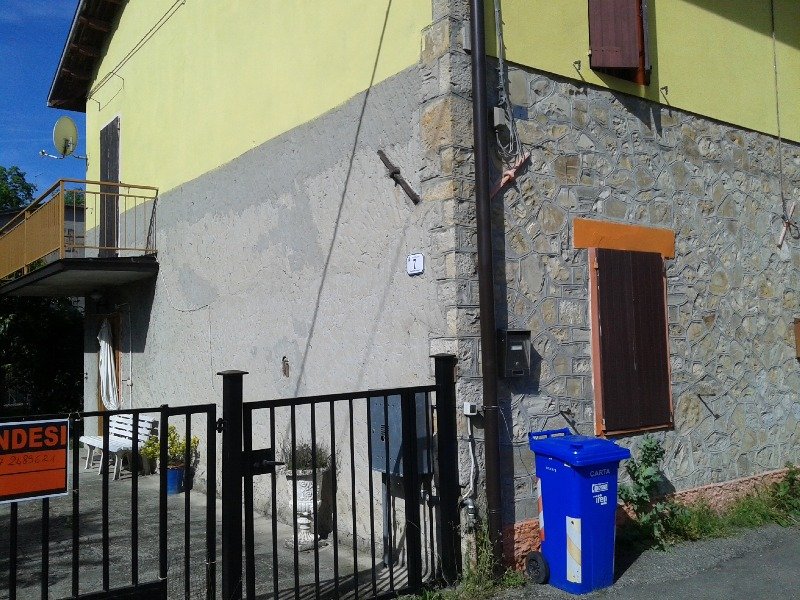 Carobbio di Tizzano casa a Parma in Vendita