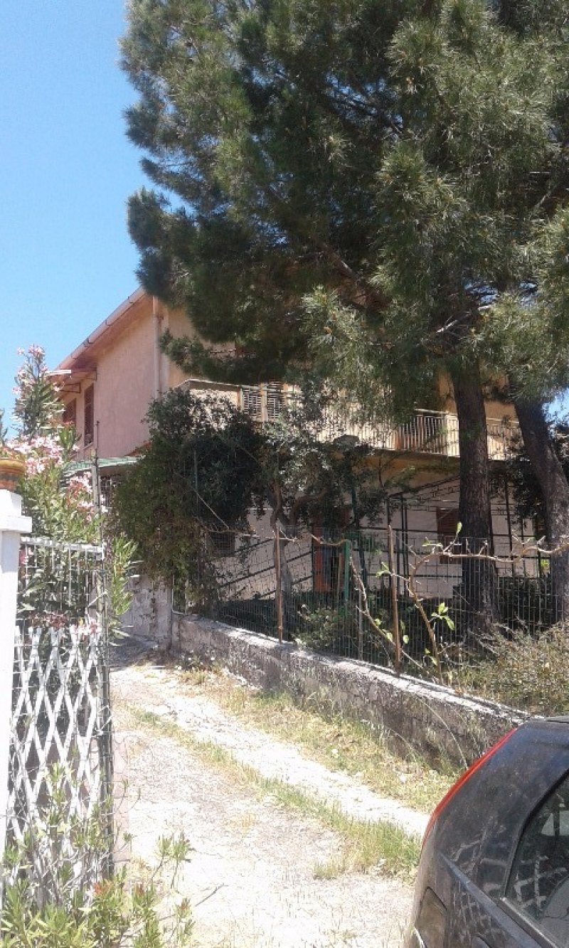Tra Misilmeri e Bolognetta villa a Palermo in Vendita
