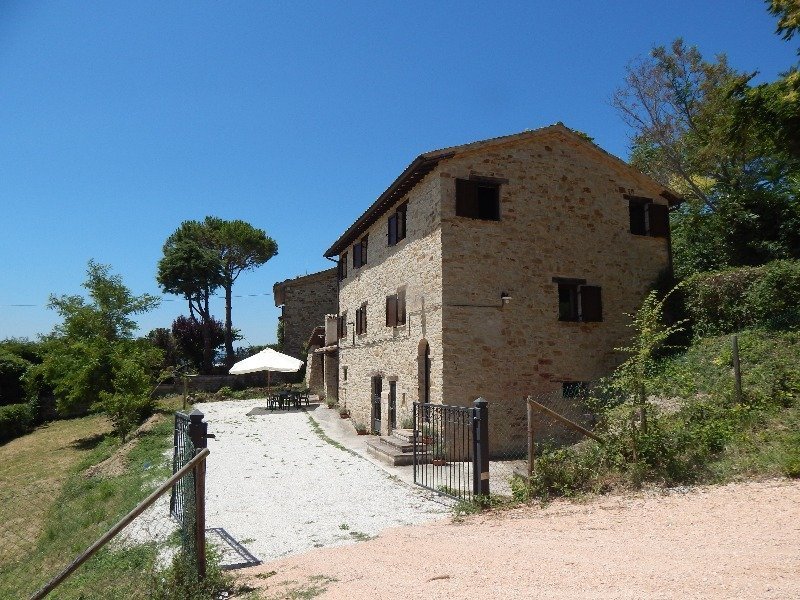 San Severino Marche antica casa rurale a Macerata in Affitto